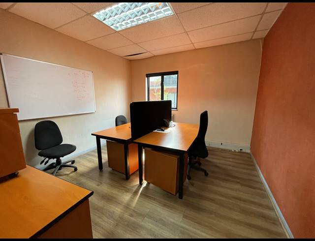 257M² OFFICE FOR SALE IN LYME PARK